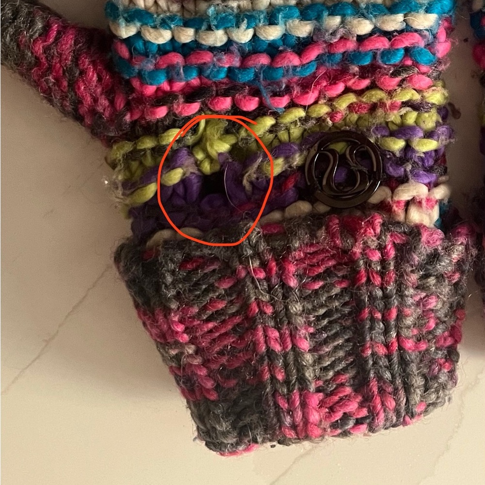Lululemon mittens
